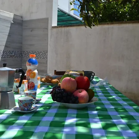 Charming In Location With Air Conditioning Pets Apartment *