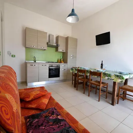 Charming In Location With Air Conditioning Pets Apartment *