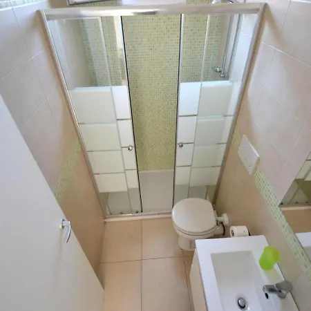 Charming In Location With Air Conditioning Pets *
