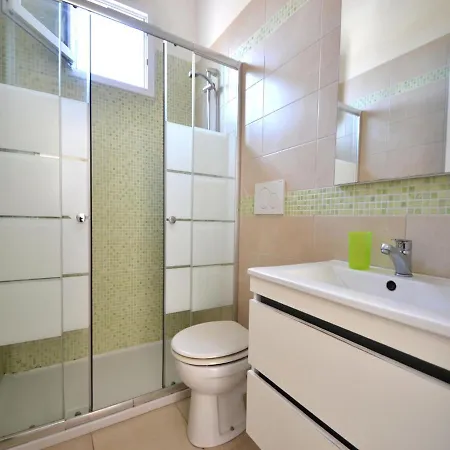 Apartment Charming In Location With Air Conditioning Pets